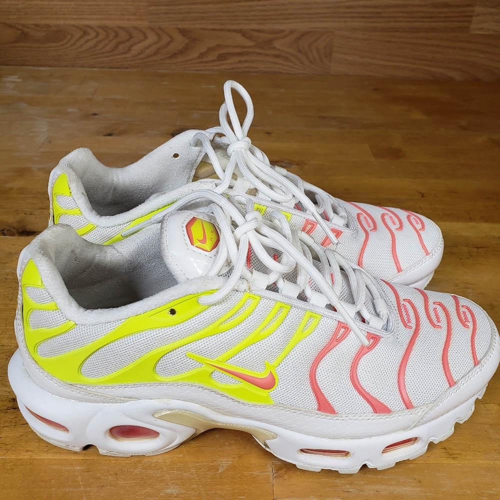 Nike Women's White and Yellow Sneakers